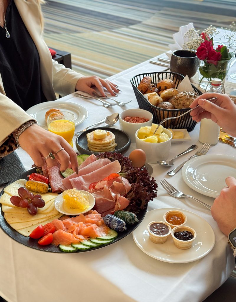 7. crowne plaza dusseldorf neuss muttertagsbrunch